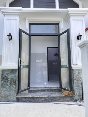 Cửa đi mở quay nhôm XINGFA