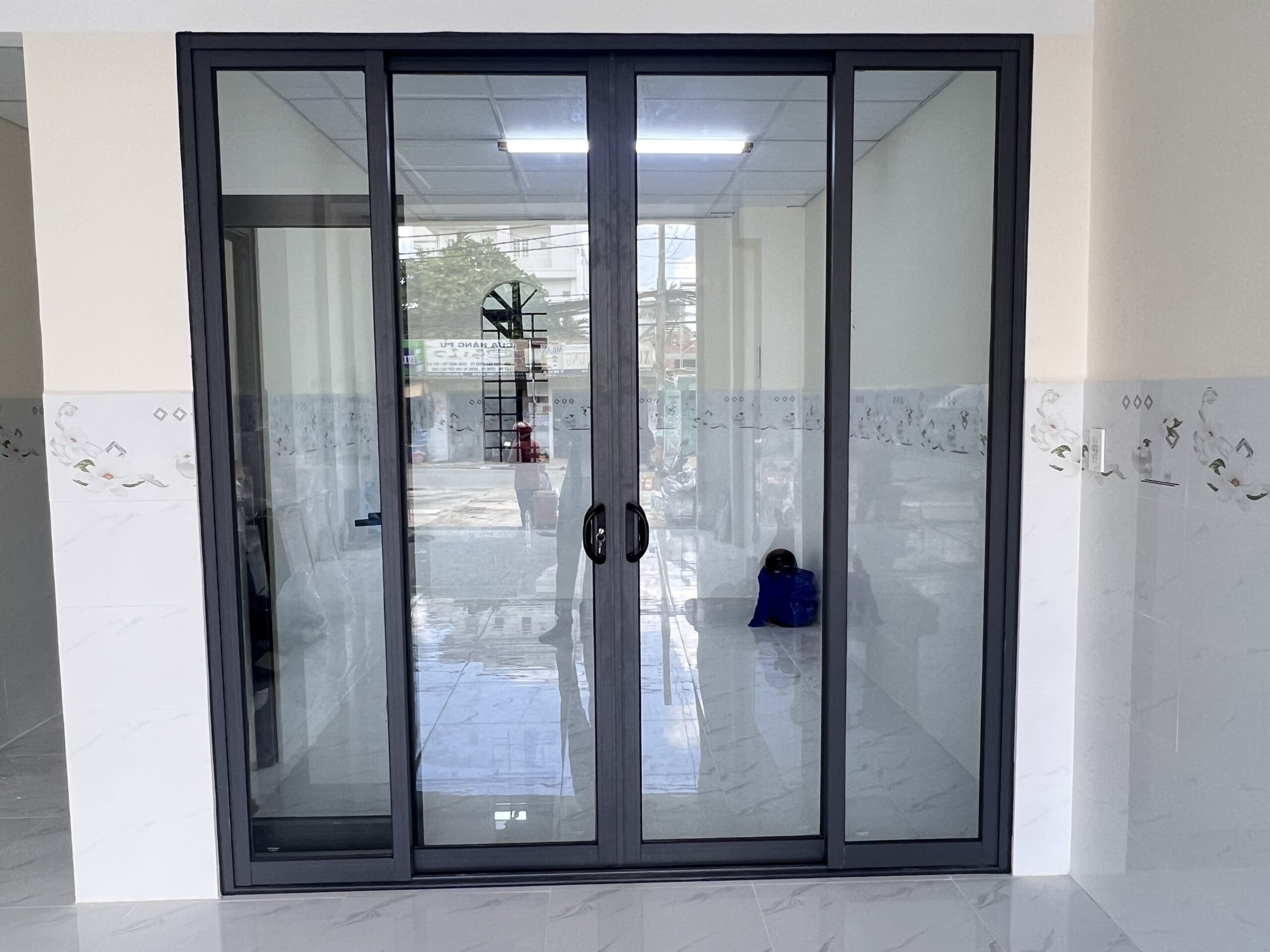 CỬA ĐI MỞ LÙA (TRƯỢT) 10 z5240918925200 03d1f912f149a62741859076744409c8 scaled