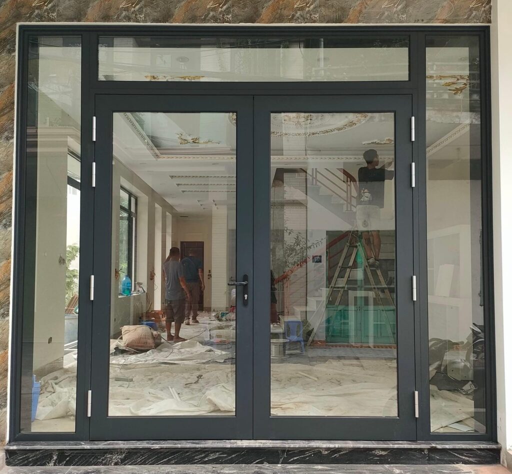Cửa 2 cánh 2 vách kính cố định