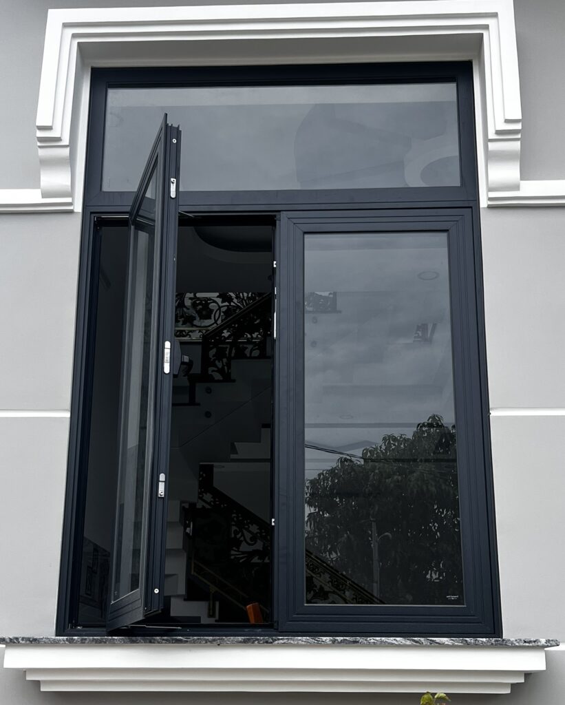 Cửa sổ 2 cánh mở quay