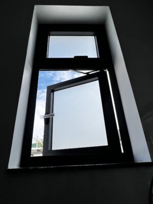 CỬA SỔ MỞ HẤT (BẬT) 14 z5240959314171 061ad78cec6578d5a5ba395a42ad8b95