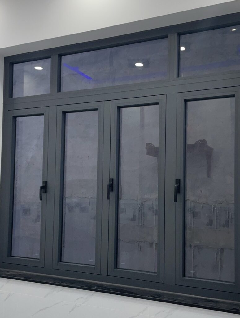 Cửa sổ mở quay 4 cánh