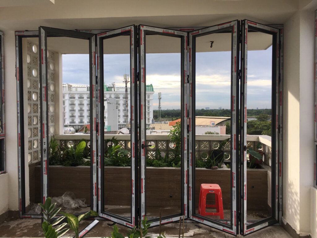 Cửa xếp trượt 5 cánh