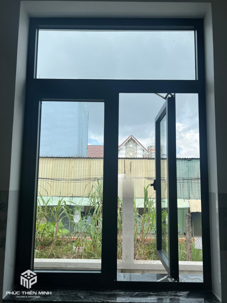 Cửa mở quay 2 cánh