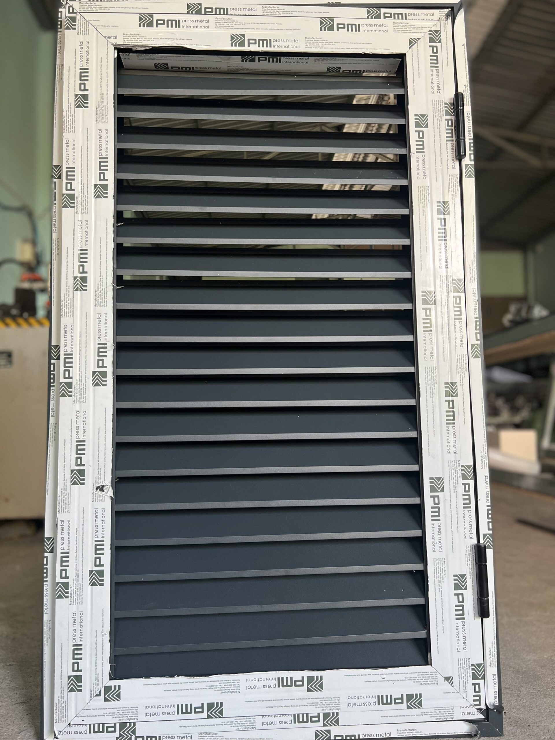 CỬA LÁ CHỚP LẤY THOÁNG 3 z5240959446858 2aafc576cc45ab3f17c93d9ba7edc403 scaled